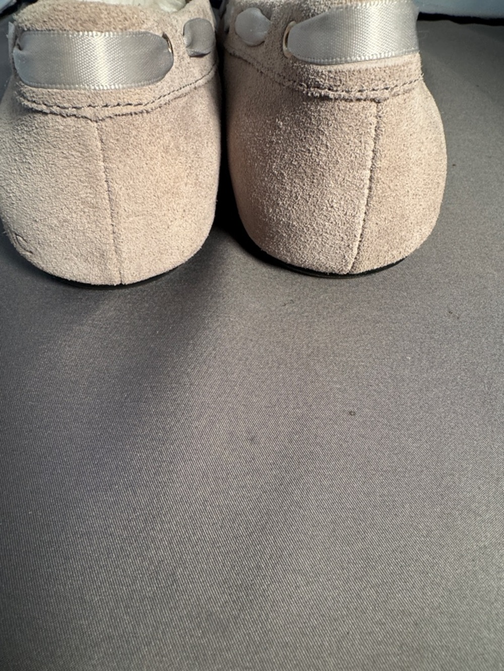 Women's Suede Bow Loafers in Light beige - Picture 3 of 10